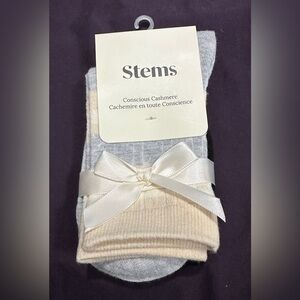 ✨NWT✨Stems: Women’s 2 Pack Conscious Cashmere Socks